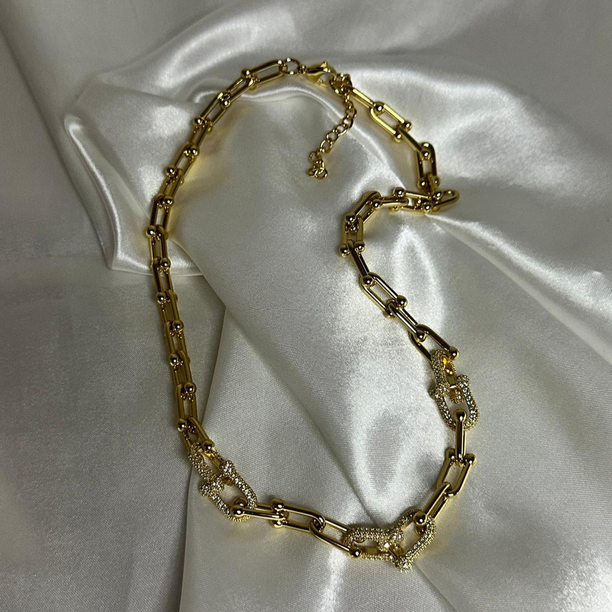 Collana ferro di cavallo a forma di U con brillantini in acciaio inossidabile