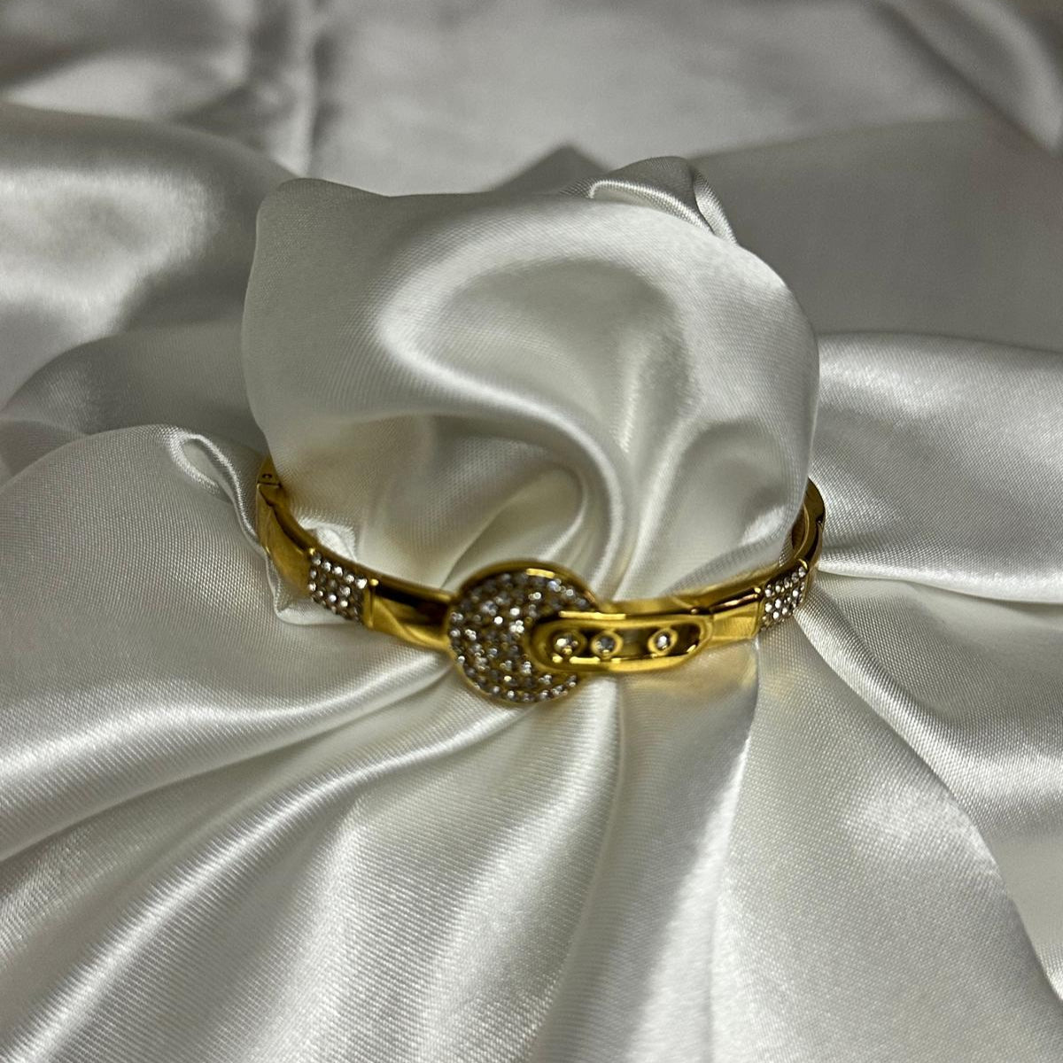 Braccialetto multi strass con 3 perline in acciaio inossidabile