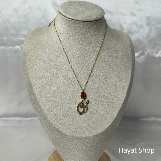 Collana a forma di rosa con la scritta "madre" in arabo